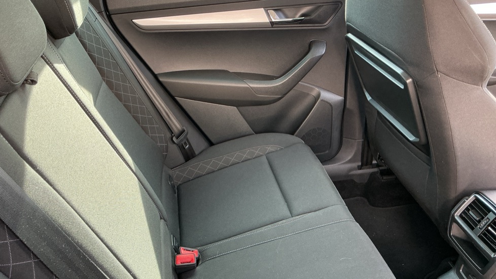 Skoda Karoq 1.5 TSI SE 5dr DSG Petrol Estate - Image 37