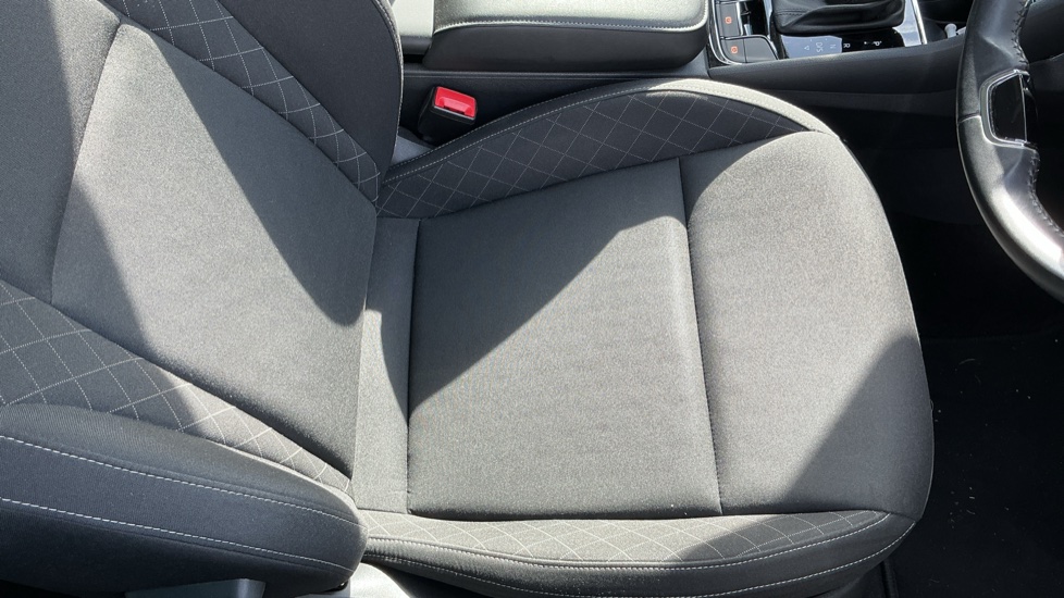 Skoda Karoq 1.5 TSI SE 5dr DSG Petrol Estate - Image 41
