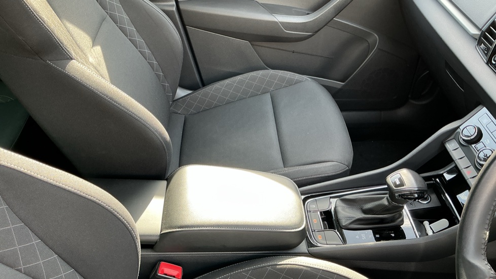 Skoda Karoq 1.5 TSI SE 5dr DSG Petrol Estate - Image 42
