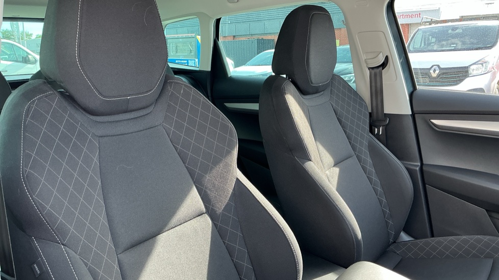 Skoda Karoq 1.5 TSI SE 5dr DSG Petrol Estate - Image 44