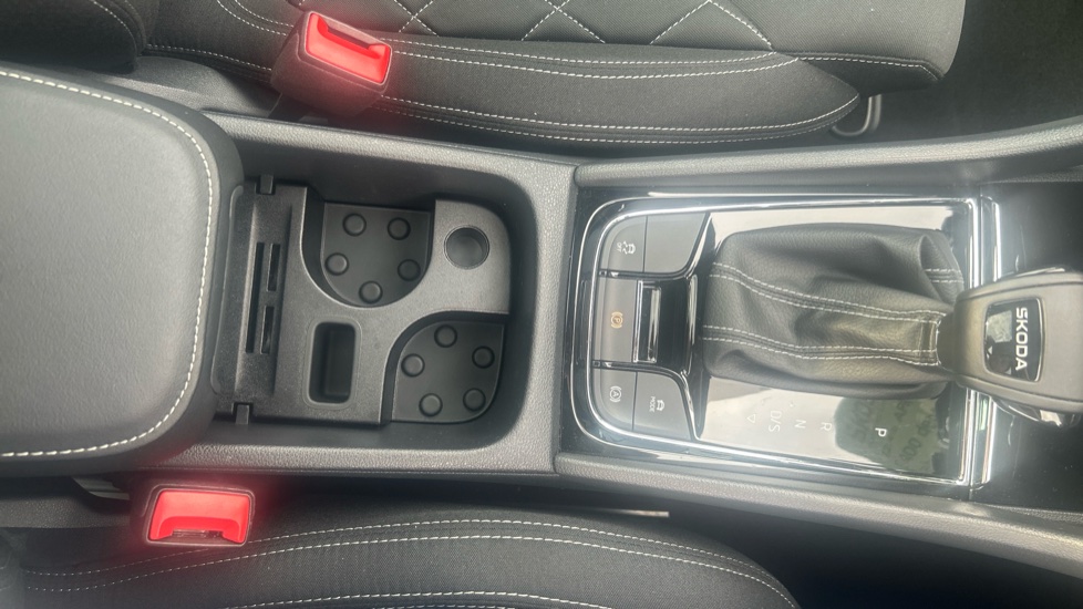 Skoda Karoq 1.5 TSI Sportline 5dr DSG Petrol Estate - Image 32
