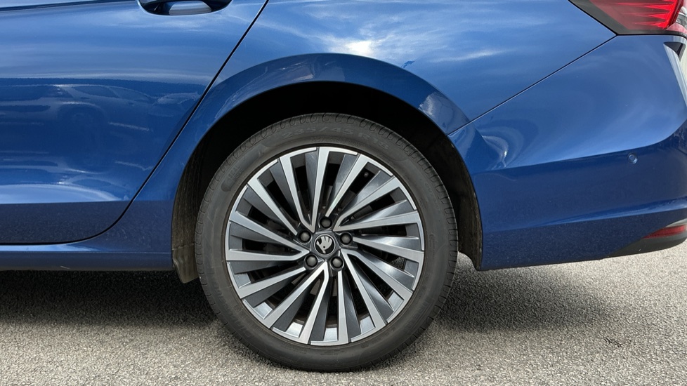 Skoda Superb 1.5 TSI iV Laurin + Klement DSG 5dr Estate - Image 5