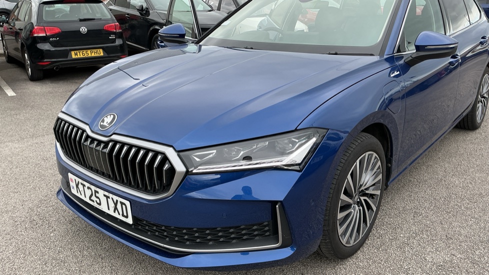 Skoda Superb 1.5 TSI iV Laurin + Klement DSG 5dr Estate - Image 38