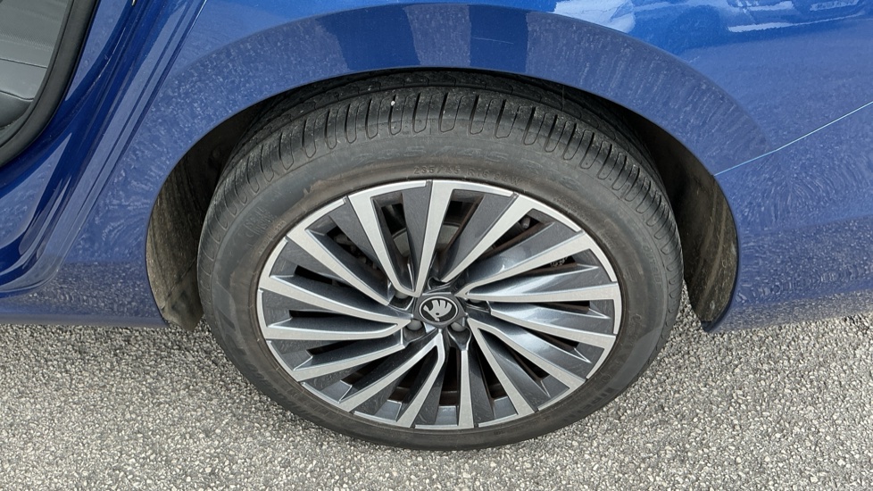 Skoda Superb 1.5 TSI iV Laurin + Klement DSG 5dr Estate - Image 43