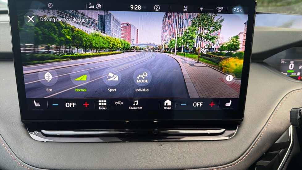 Skoda Enyaq 150kW 80 ecoSuite 82kWh 5dr Auto [125kW] Electric Estate - Image 35