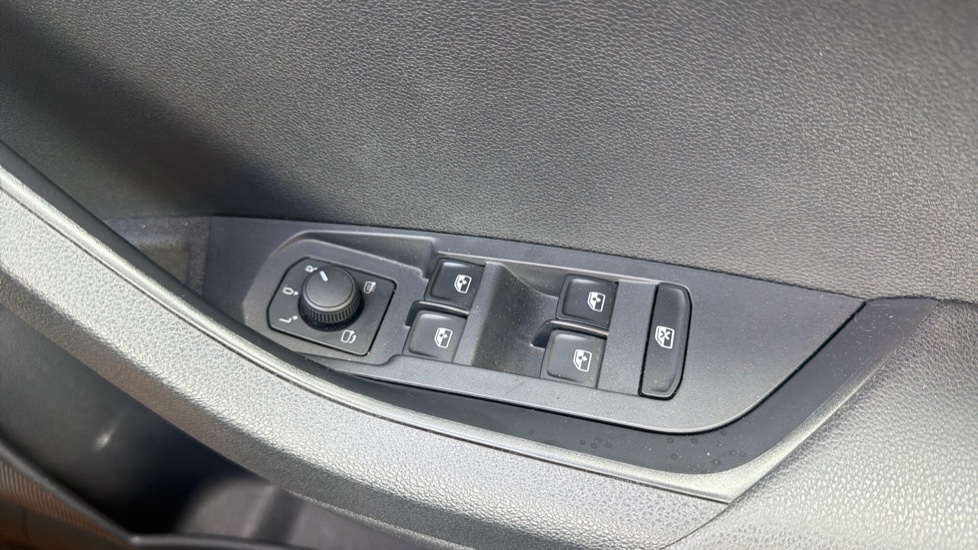 Skoda Karoq 1.5 TSI Sportline 5dr DSG Petrol Estate - Image 24