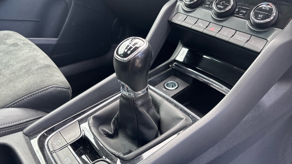 Skoda Karoq 1.5 TSI SE L 5dr Petrol Estate - Image 14