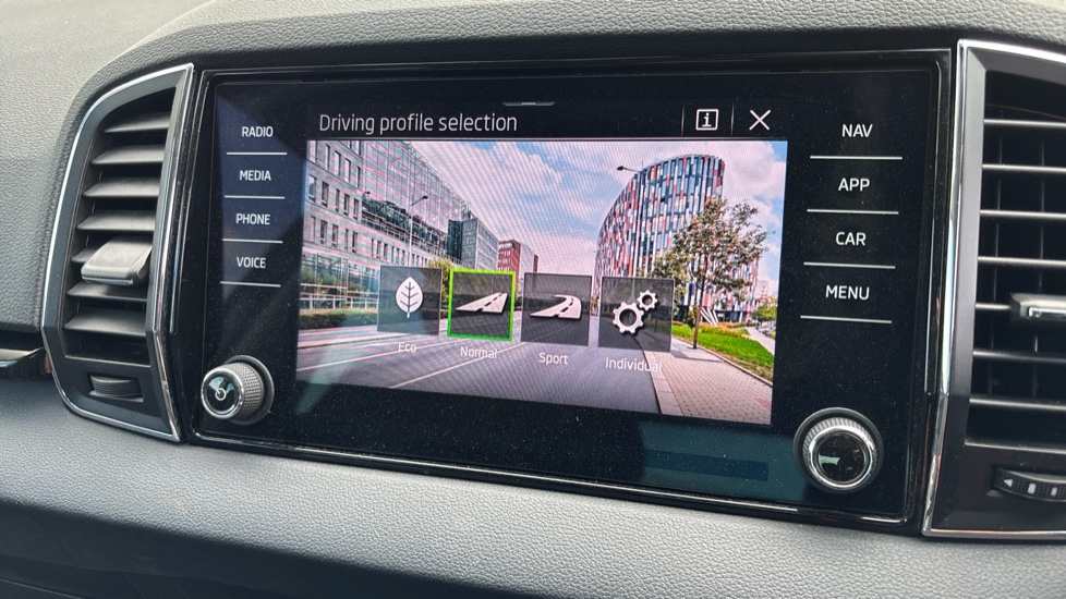 Skoda Karoq 1.5 TSI SE L 5dr Petrol Estate - Image 34