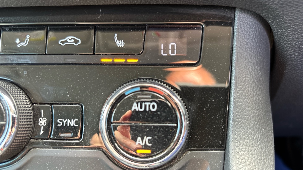 Skoda Karoq 1.5 TSI SE L 5dr Petrol Estate - Image 36