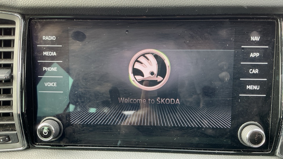 Skoda Kodiaq 1.5 TSI SE L Executive 5dr DSG [7 Seat] Petrol Estate - Image 12