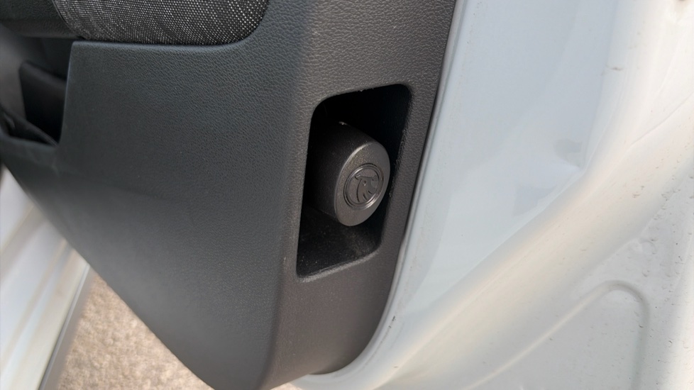 Skoda Kamiq 1.5 TSI SE L 5dr DSG Petrol Hatchback - Image 36