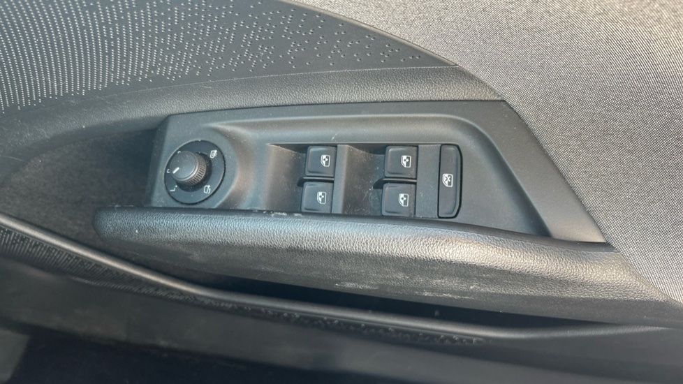 Skoda Enyaq 132kW 60 62kWh 5dr Auto Electric Estate - Image 23