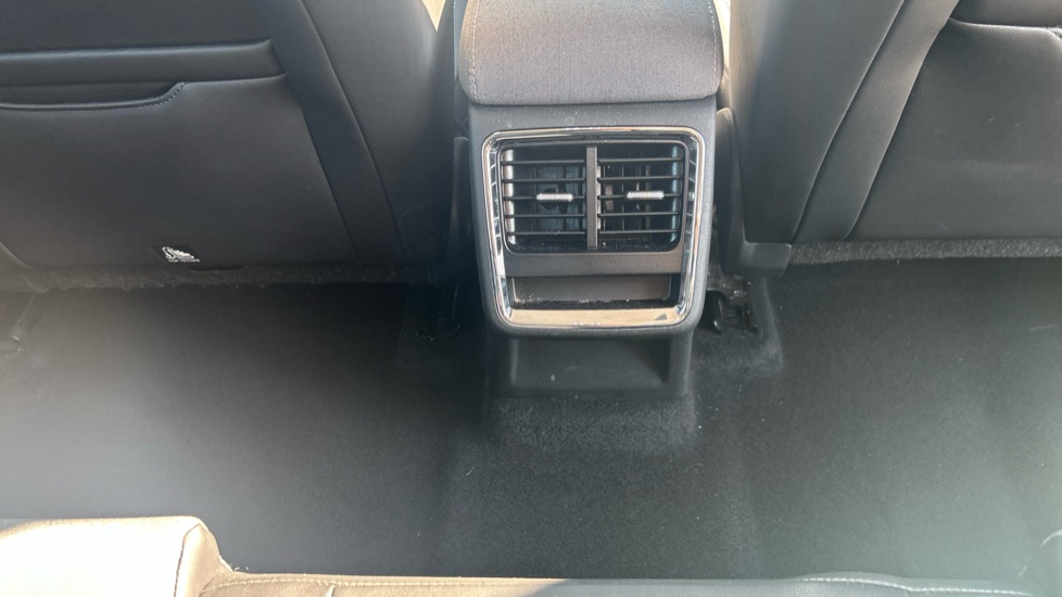 Skoda Enyaq 132kW 60 62kWh 5dr Auto Electric Estate - Image 29