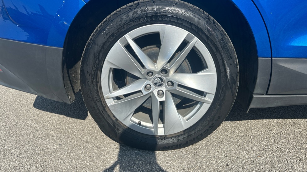 Skoda Enyaq 132kW 60 62kWh 5dr Auto Electric Estate - Image 31