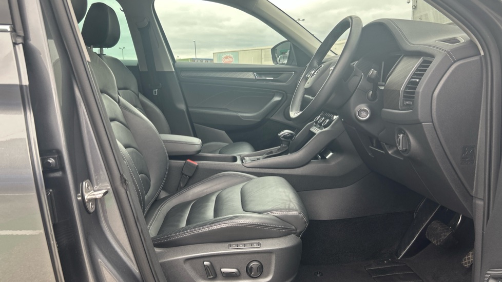 Skoda Kodiaq 1.5 TSI SE L Executive 5dr DSG [7 Seat] Petrol Estate - Image 15