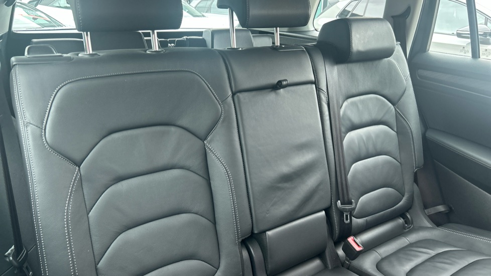 Skoda Kodiaq 1.5 TSI SE L Executive 5dr DSG [7 Seat] Petrol Estate - Image 16