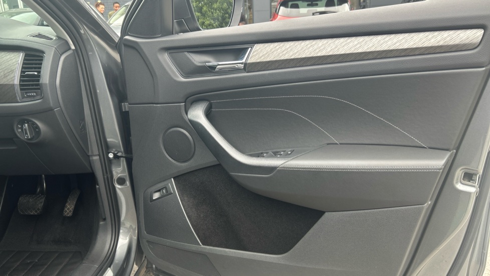 Skoda Kodiaq 1.5 TSI SE L Executive 5dr DSG [7 Seat] Petrol Estate - Image 19