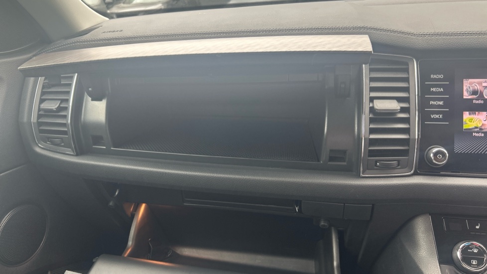 Skoda Kodiaq 1.5 TSI SE L Executive 5dr DSG [7 Seat] Petrol Estate - Image 27
