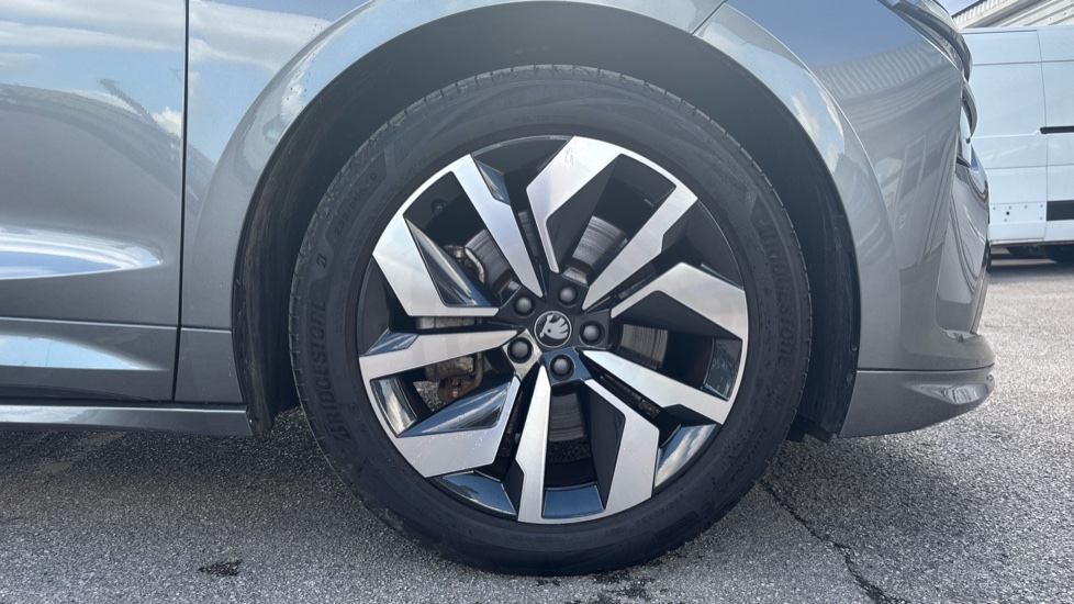 Skoda Enyaq 210kW 85x Sportline 82kWh 4x4 5dr Auto Electric Estate - Image 5