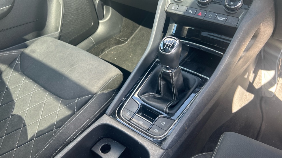 Skoda Karoq 1.5 TSI Sport Line 5dr Petrol Estate - Image 14