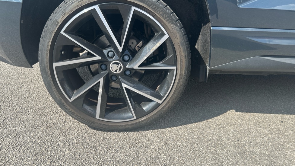 Skoda Karoq 1.5 TSI Sport Line 5dr Petrol Estate - Image 30