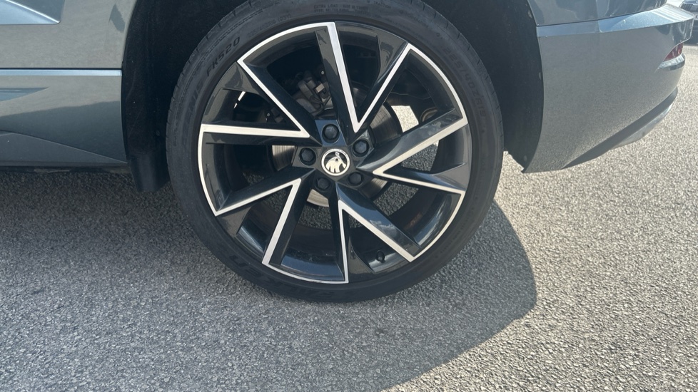 Skoda Karoq 1.5 TSI Sport Line 5dr Petrol Estate - Image 31