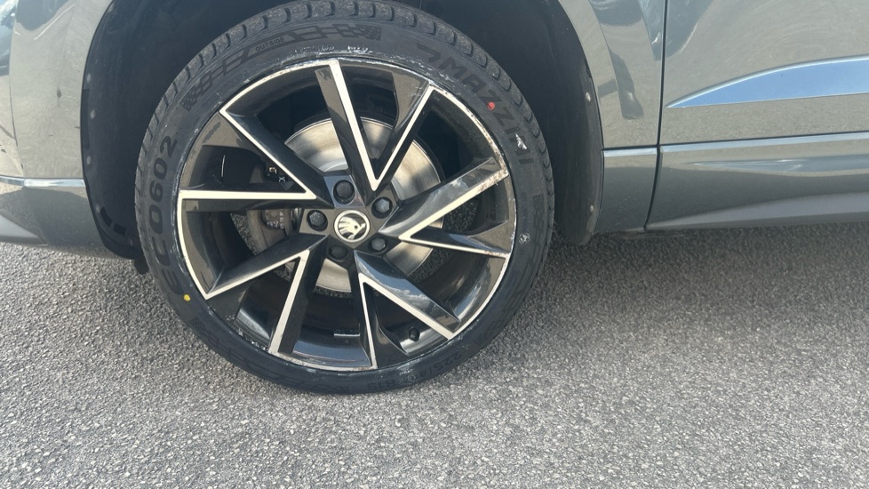 Skoda Karoq 1.5 TSI Sport Line 5dr Petrol Estate - Image 32