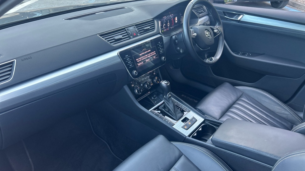 Skoda Superb 1.5 TSI SE Technology 5dr DSG Petrol Hatchback - Image 2
