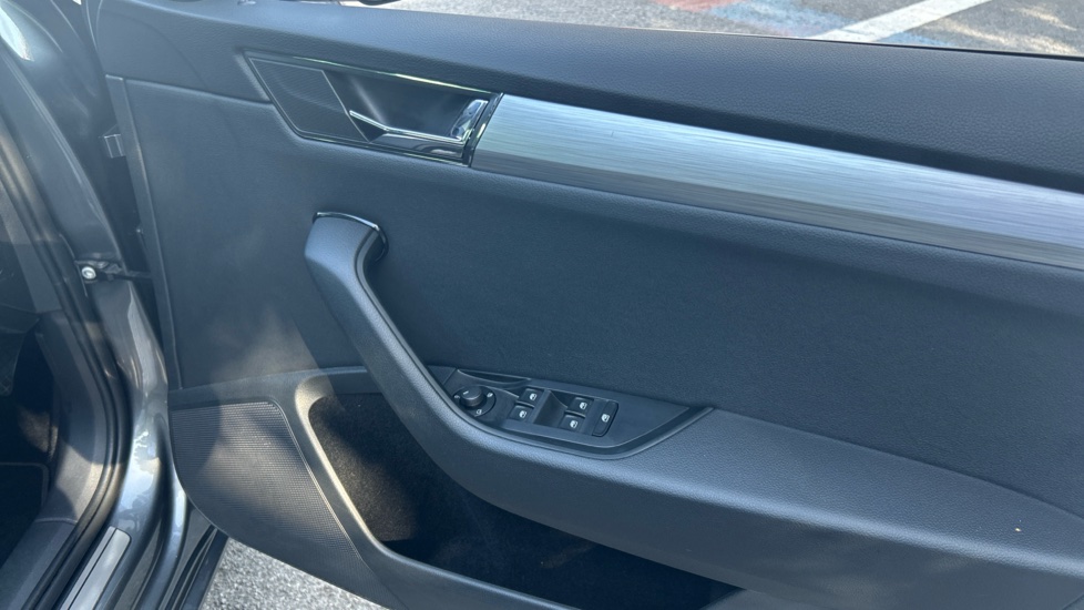Skoda Superb 1.5 TSI SE Technology 5dr DSG Petrol Hatchback - Image 19