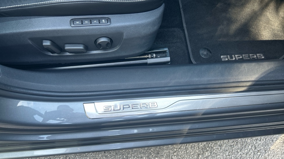 Skoda Superb 1.5 TSI SE Technology 5dr DSG Petrol Hatchback - Image 31