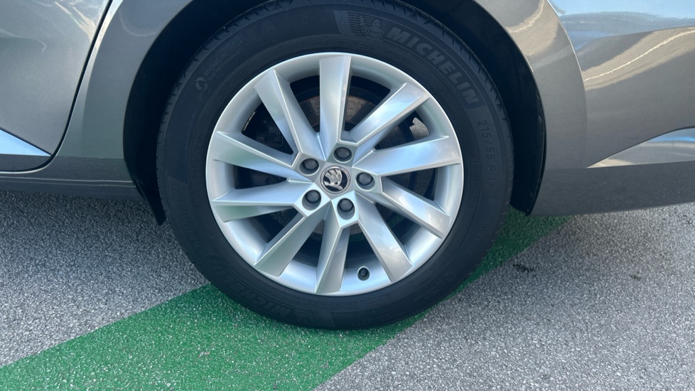 Skoda Superb 1.5 TSI SE Technology 5dr DSG Petrol Hatchback - Image 33