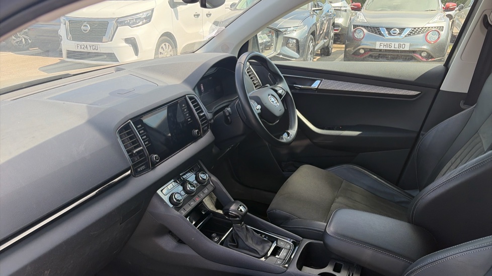 Skoda Karoq 1.5 TSI SE L 5dr DSG Petrol Estate - Image 2