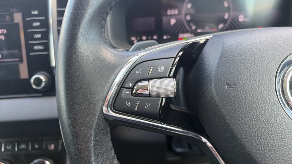 Skoda Karoq 1.5 TSI SE L 5dr DSG Petrol Estate - Image 17