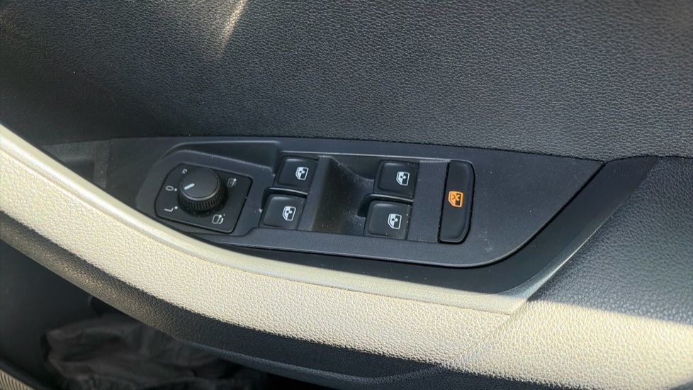 Skoda Karoq 1.5 TSI SE L 5dr DSG Petrol Estate - Image 19