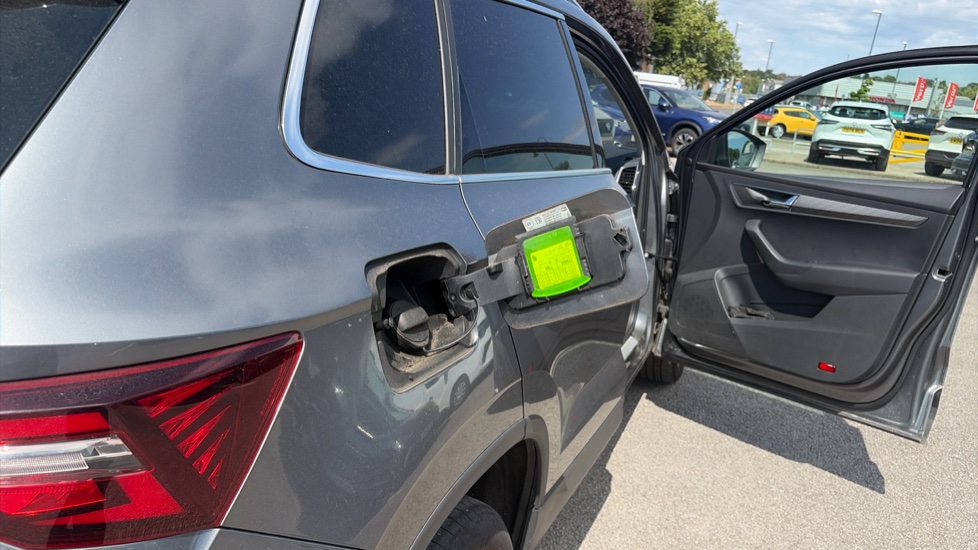 Skoda Karoq 1.5 TSI SE L 5dr DSG Petrol Estate - Image 23