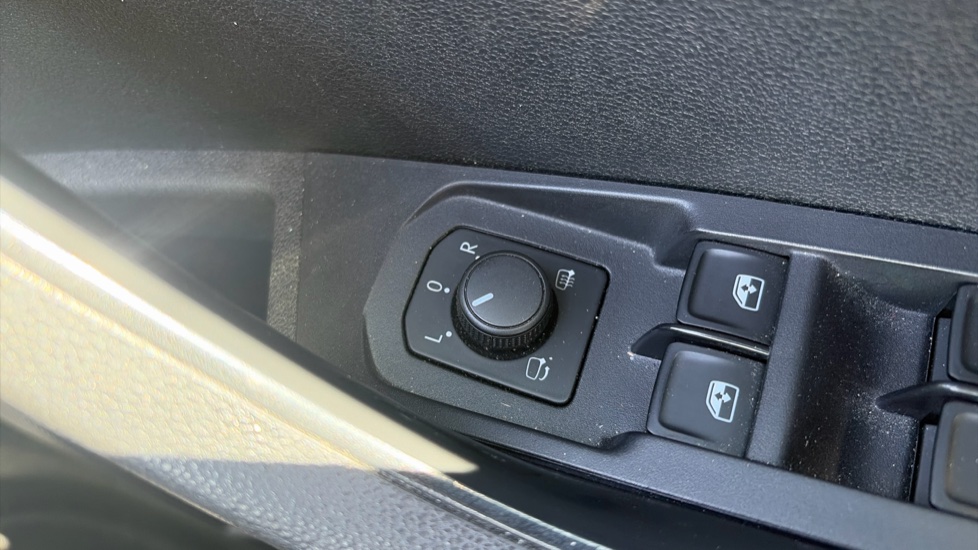 Skoda Karoq 1.5 TSI SE L 5dr DSG Petrol Estate - Image 30