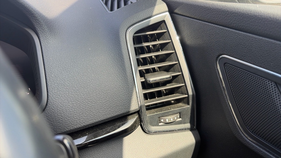 Skoda Karoq 1.5 TSI SE L 5dr DSG Petrol Estate - Image 31