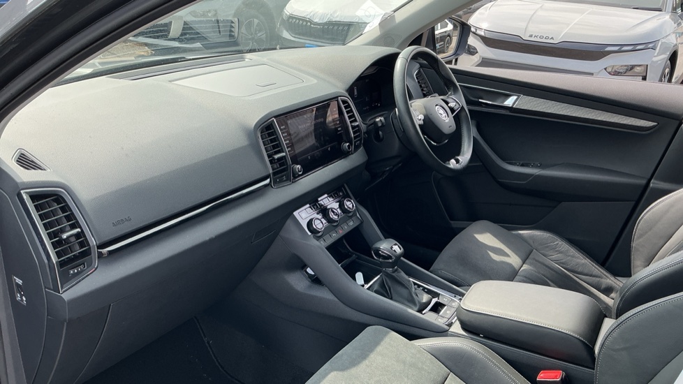 Skoda Karoq 1.5 TSI SE L 5dr DSG Petrol Estate - Image 2