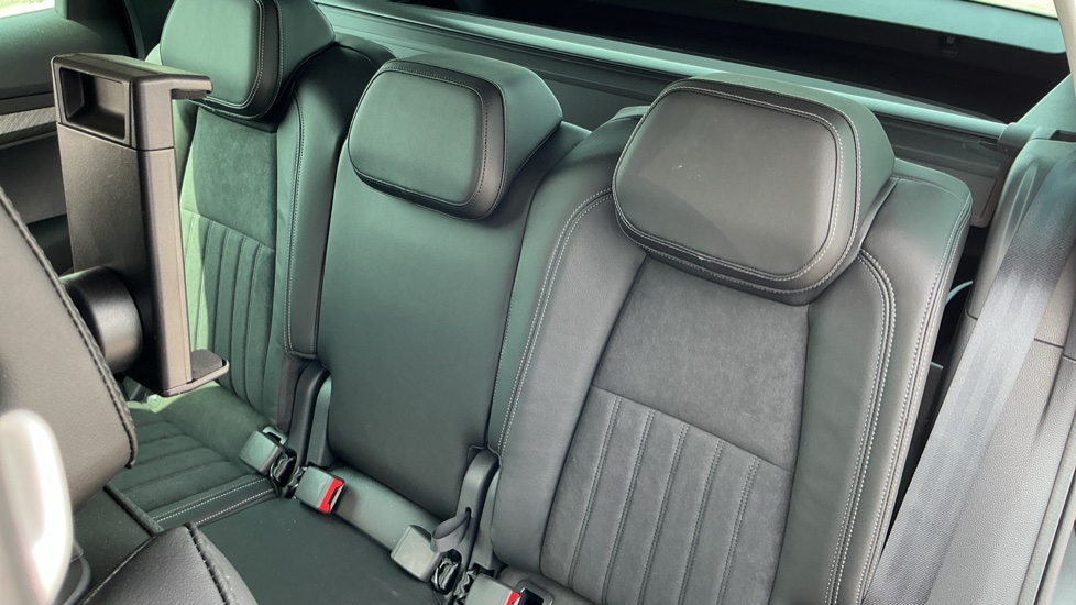 Skoda Karoq 1.5 TSI SE L 5dr DSG Petrol Estate - Image 16
