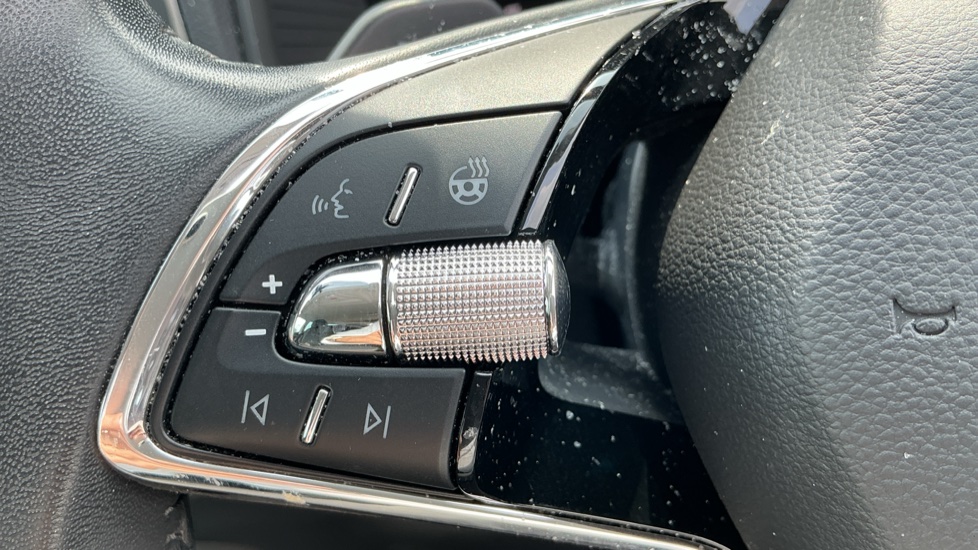 Skoda Karoq 1.5 TSI SE L 5dr DSG Petrol Estate - Image 17