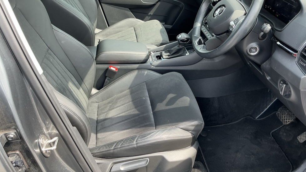 Skoda Karoq 1.5 TSI SE L 5dr DSG Petrol Estate - Image 35