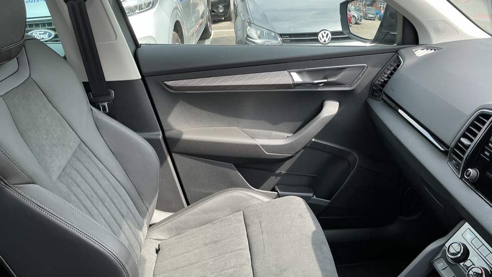 Skoda Karoq 1.5 TSI SE L 5dr DSG Petrol Estate - Image 38