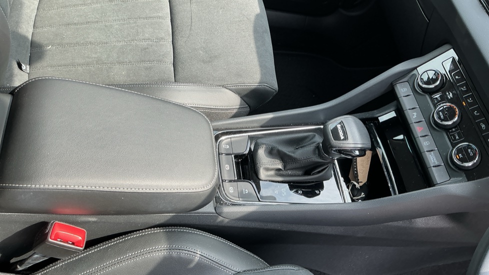 Skoda Karoq 1.5 TSI SE L 5dr DSG Petrol Estate - Image 39
