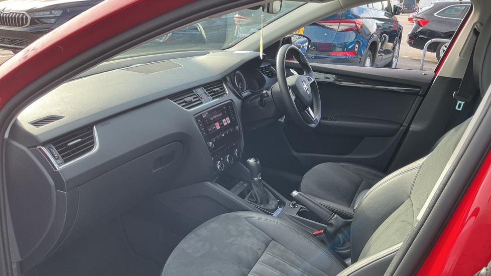 Skoda Octavia 1.5 TSI SE L 5dr DSG Petrol Hatchback - Image 2