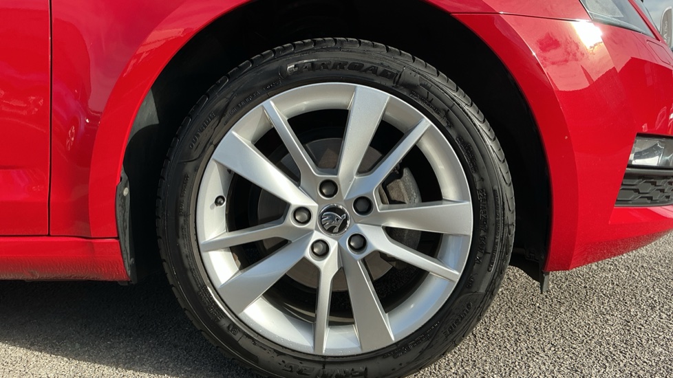 Skoda Octavia 1.5 TSI SE L 5dr DSG Petrol Hatchback - Image 5