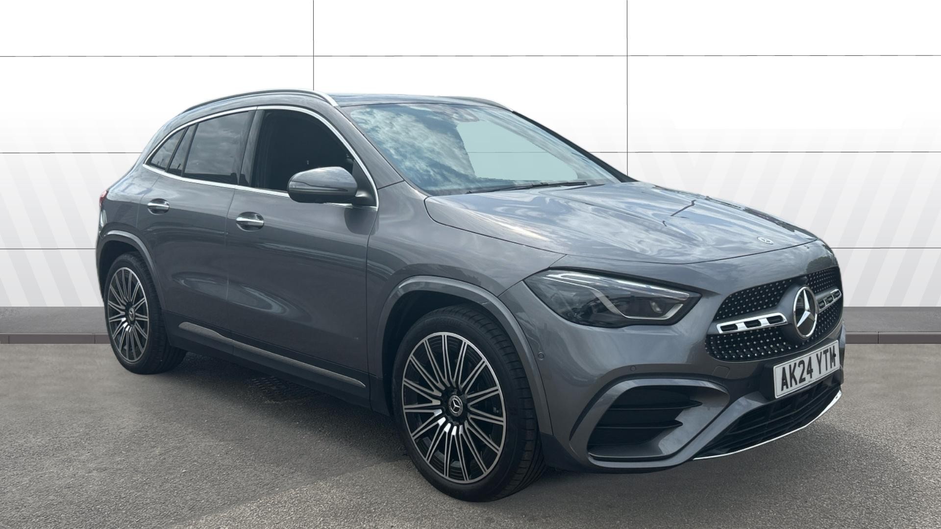 Mercedes-Benz GLA listing photo