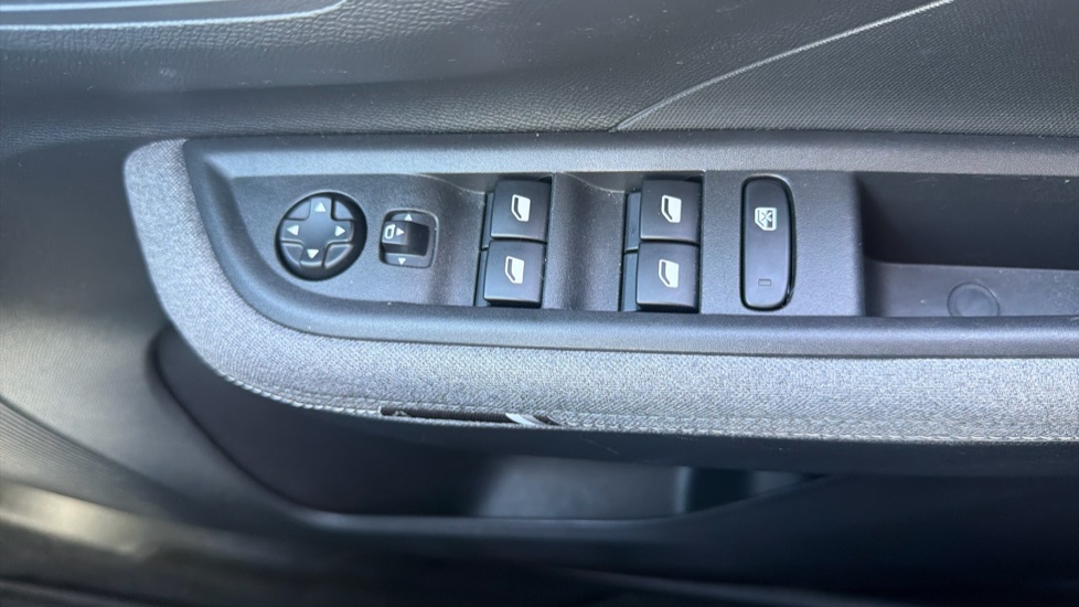 Vauxhall Frontera 1.2 Hybrid [110] Ultimate 5dr e-DCT6 Petrol Estate - Image 27