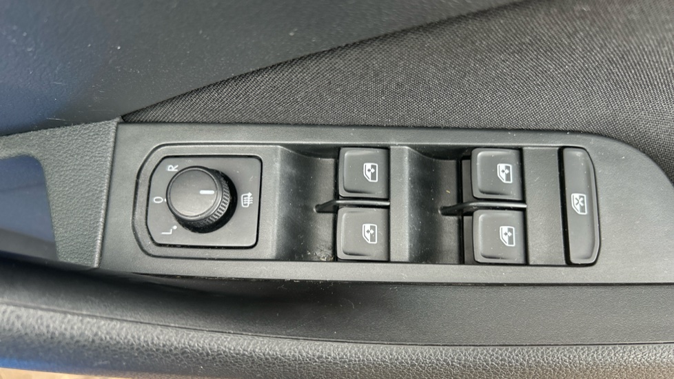 Skoda Kamiq 1.0 TSI 95 SE 5dr Petrol Hatchback - Image 30