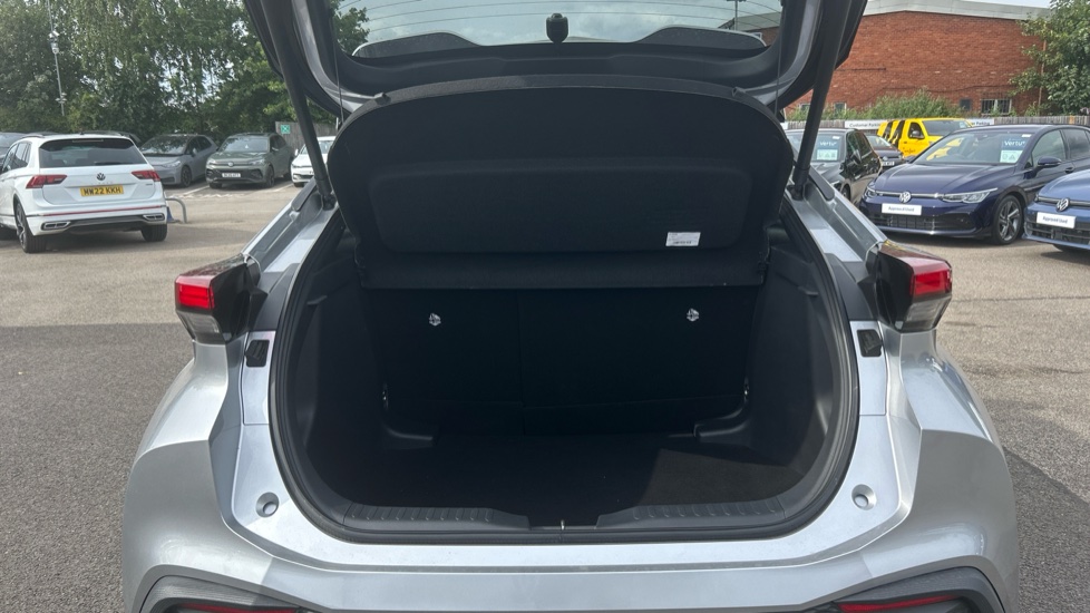Toyota C-HR 1.8 Hybrid Design 5dr CVT Hybrid Hatchback - Image 4