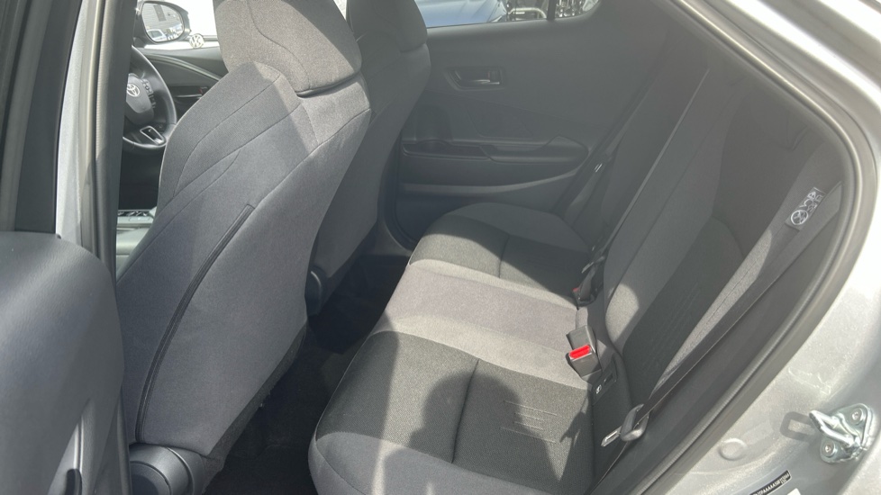 Toyota C-HR 1.8 Hybrid Design 5dr CVT Hybrid Hatchback - Image 16